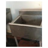 Stainless slacking sink with drain.