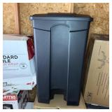 Safco 9923 Bl Step-on Receptacle; Black Plastic; N