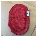 Double ruffle rug approx. 27 x 24 inches