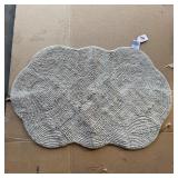 Cotton scallop bath mat approx. 24 x 36 inches