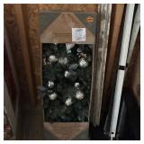 Garland Decoration (approx. 9 Ft)