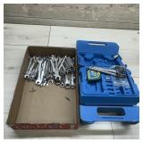 Screwdrivers & Table Vise Lot ï¿½ Assorted screwdriv