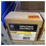 Hardware lot. See photo for included items. Quanti
