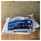 Queen Down Alternative Pillows (2 Qty)