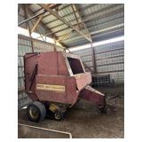 New Holland 660 Round Baler