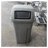 Toter-brand 50-gallon Poly Waste Can With Lid