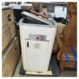 Antique Westinghouse Cooler with Lid ï¿½ 19 x 36 x 1