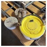 2-Gallon Minnow Bucket