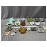 Assorted vintage ash trays