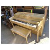 Gulbransen Piano, Maple Color, Tuned within the pa