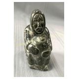 Signed inuit sculpture inuite signï¿½e, 2.5" x 4.5"