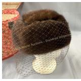 Mink hat with veil & hat box, Chapeau en vison