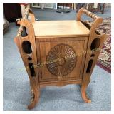 Wooden carved magazine table ï¿½ magazines en bois