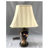 H & K Tunstall porcelain lamp with shade. Lampe