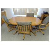 Kitchen Table w/4 Roller Chairs & 1 Leaf