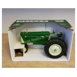 Oliver 880 Tractor - 1:16 Scale
