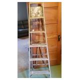 Wood Step Ladder (B)