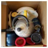 Box of Kitchen Items (LR)