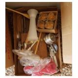 Box of Kitchen Items (LR)