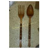 Wooden Fork & Spoon Decor (BS)