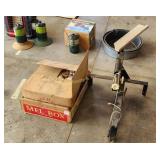 Clay Thrower & Box of Clays (S)