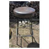Stool (S)