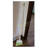 Broom & Dustpan (H)