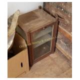 Cabinet (M)