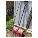 Snow Shovel & Leaf Rake (S)