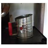 Flour Sifter (P)