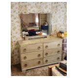 Dresser w/Mirror (B)