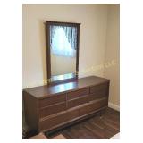 Dresser w/Mirror (B)