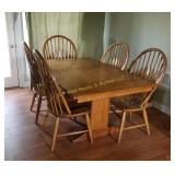 Oak Table & (6) Chairs w/2 Leaves