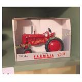 Farmall Super AV Tractor 1:16