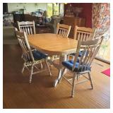 Table w/6 Chairs & (2) Butterfly Leaves