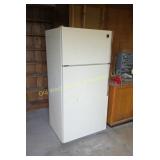 Whirlpool Refrigerator - Works Good!