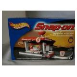 Hot Wheels Snap-On Service Station