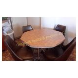 Kitchen Table w/4 Roller Chairs