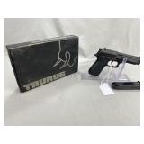 Taurus, Model PT-92, Cal 9mm, 2 Mags, Box