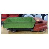 Toy dump truck