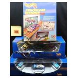 2 Hot Wheels collectors sets: Vintage Race Team,