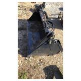 4 in 1 Like new Bobcat Bucket