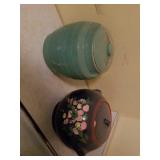 No name Cookie jars - one with a broken lid