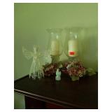 2 vases and 2 angels