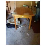 Sellers extending end table