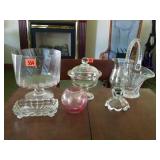 Lot of miscellaneous glassware