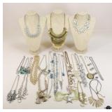 Costume Jewelry / 25 pcs