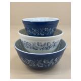 Pyrex 'Colonial Mist' Mixing Bowl Set