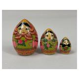 Vintage Nesting Dolls / 3 pc