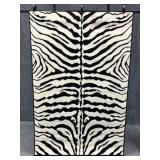 4' 4' x 6' 6' Area Rug